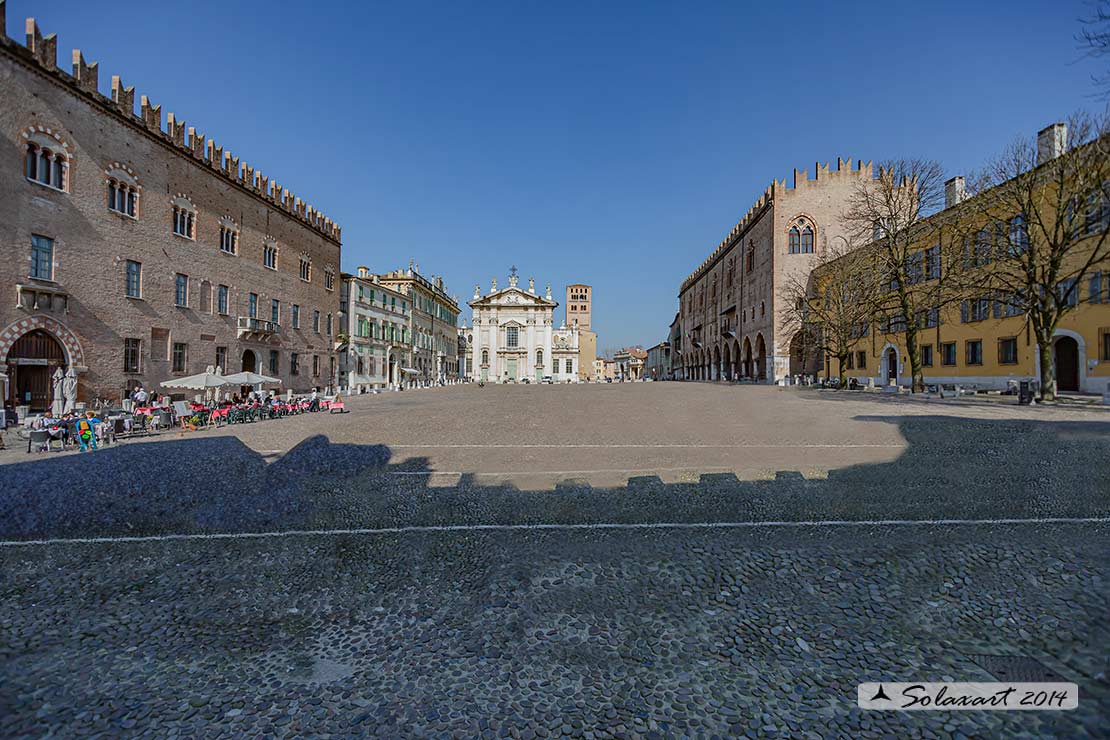 Mantova: Piazza Sordello, visuale da sud-ovest