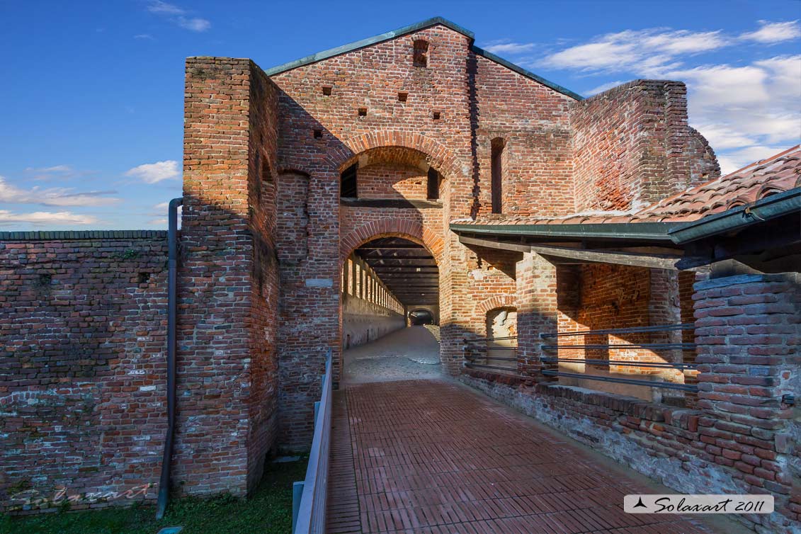 Castello Sforzesco di Vigevano: ingresso alla strada sopraelevata coperta