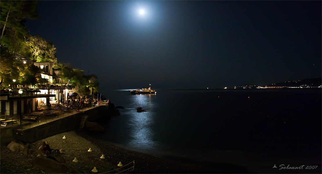 Zoagli - panoramica di Marina di Bardi  illuminata dalla luna