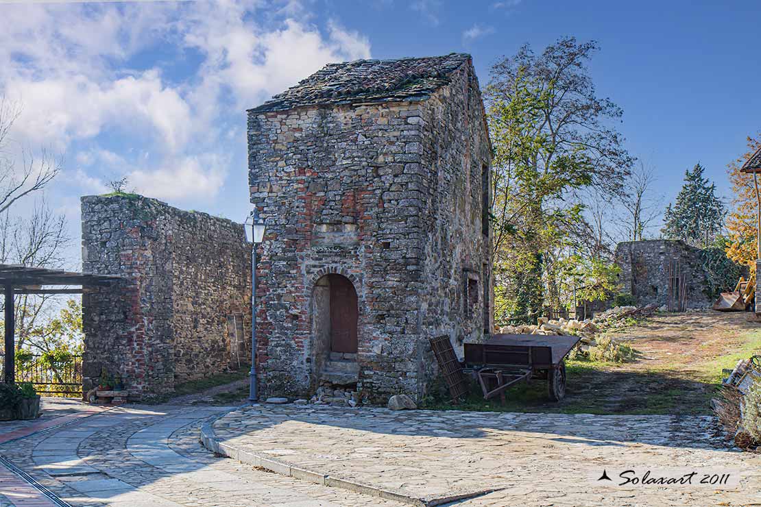 Rovine del castello di Montecanino