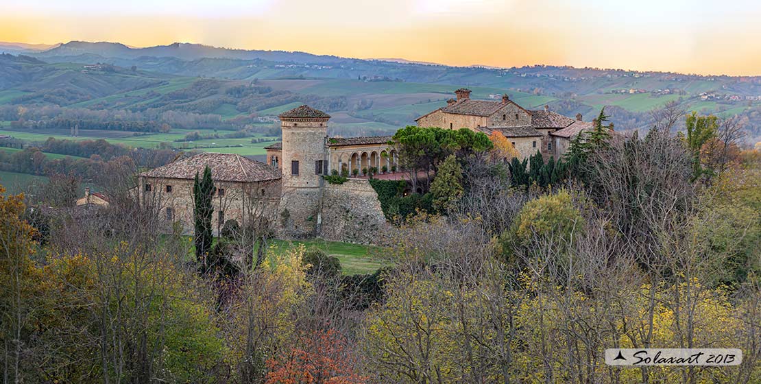 Il Castello di Scipione : La torre cilindrica ed il loggiato seicentesco
