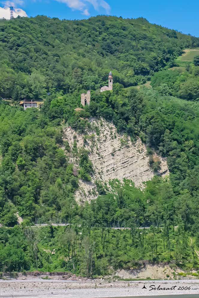 Rocca di Caverzago (Val Trebbia) - castelli del  Ducato Parma e Piacenza 