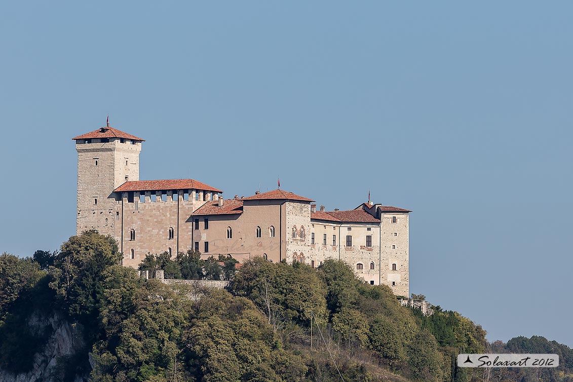Angrera - Castello Borromeo