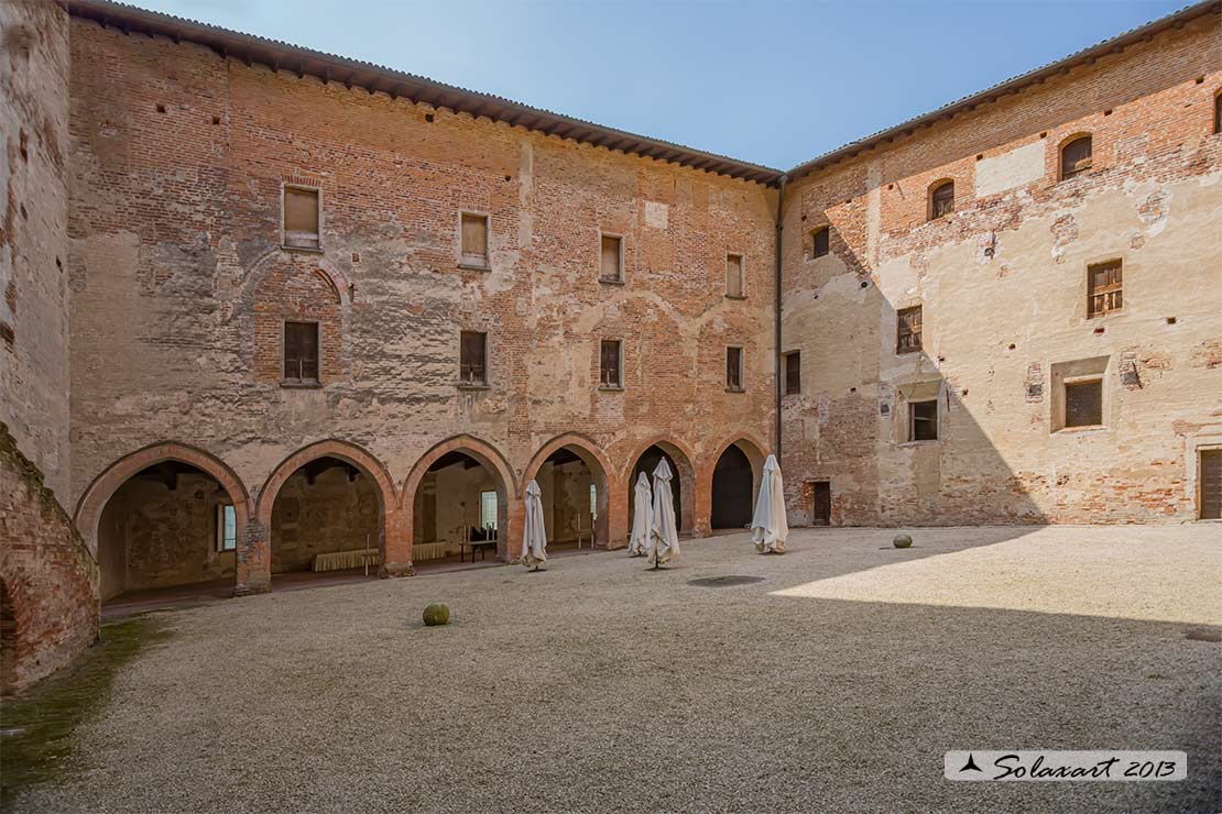 Castello di Lardirago - il cortile internoi