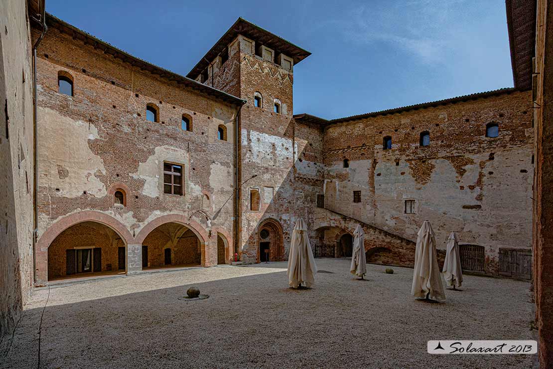 Castello di Lardirago - il cortile internoi