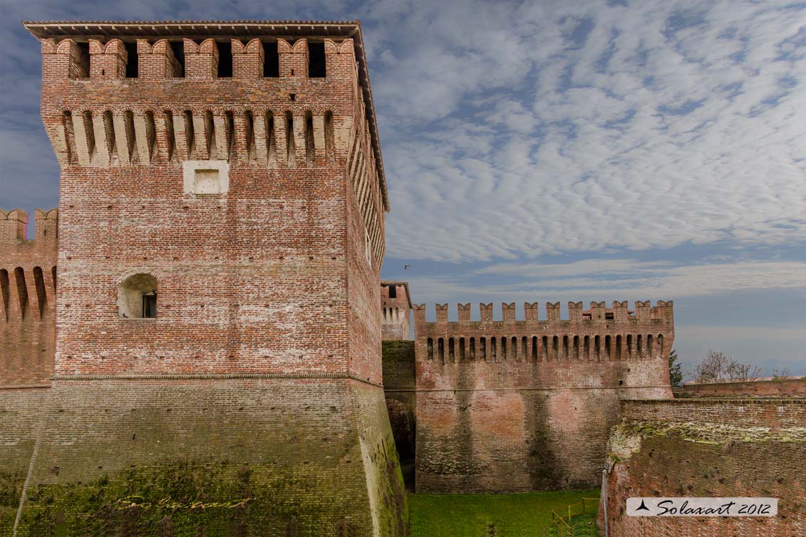 il rivellino d'entrata, l'unico accesso alla rocca.