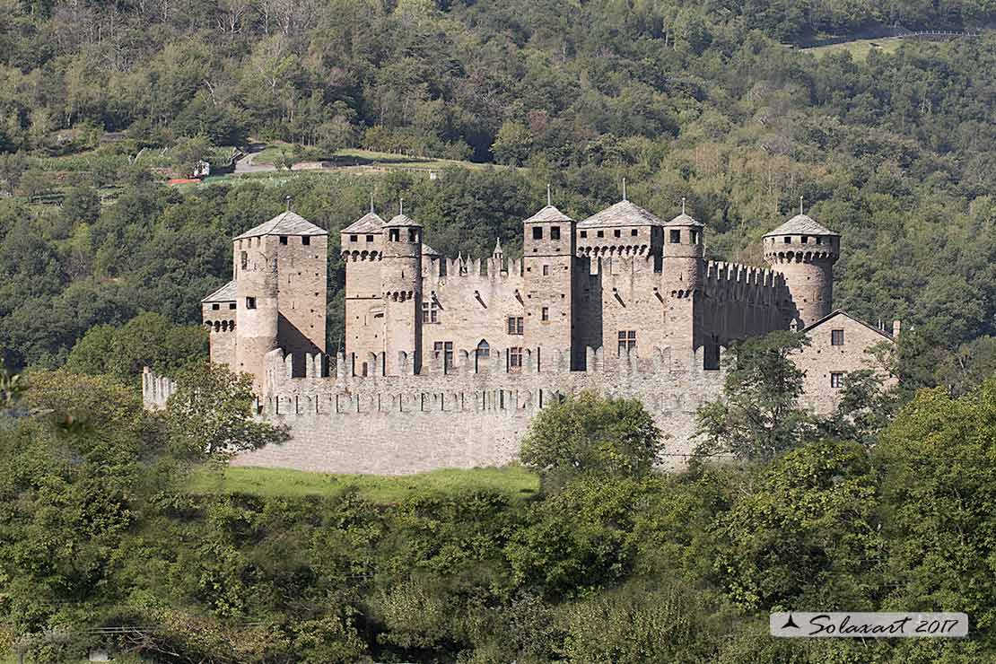 Il Castello di Fenis : Vista panoramica esterna