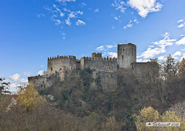 castello di Gropparello Val Vezzeno. secolo VIII
