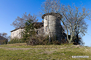 Piccolo castello incontrato sulla strada di Montecanino