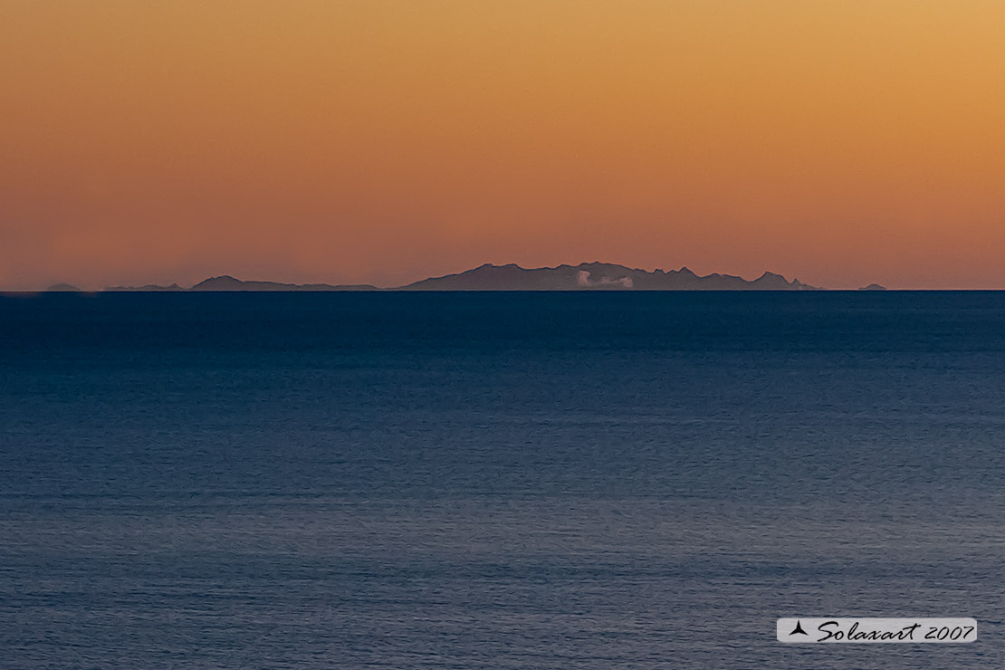 Corsica al tramonto vista da Zoagli